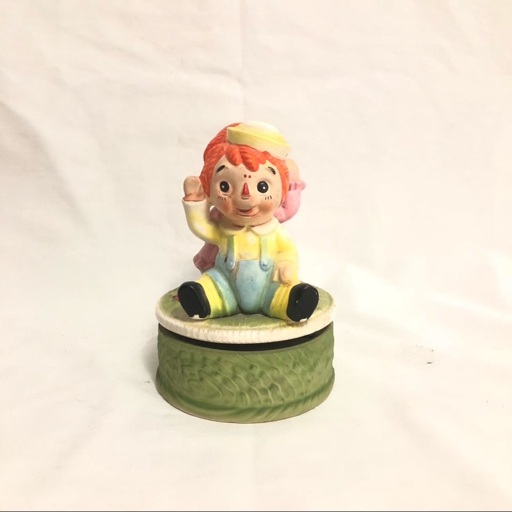 Vintage Raggedy Ann & Raggedy Andy Music Box
